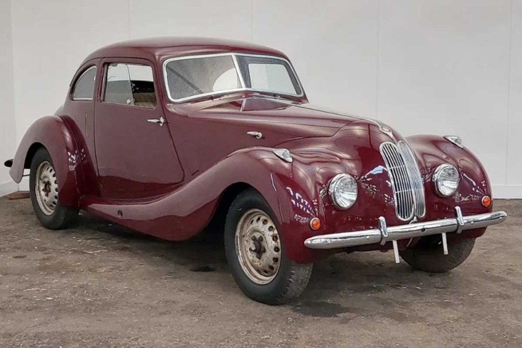 Prepara la cartera: Hay once subastas de coches en abril 8 Motor16 Bristol 400 1948 Motor16