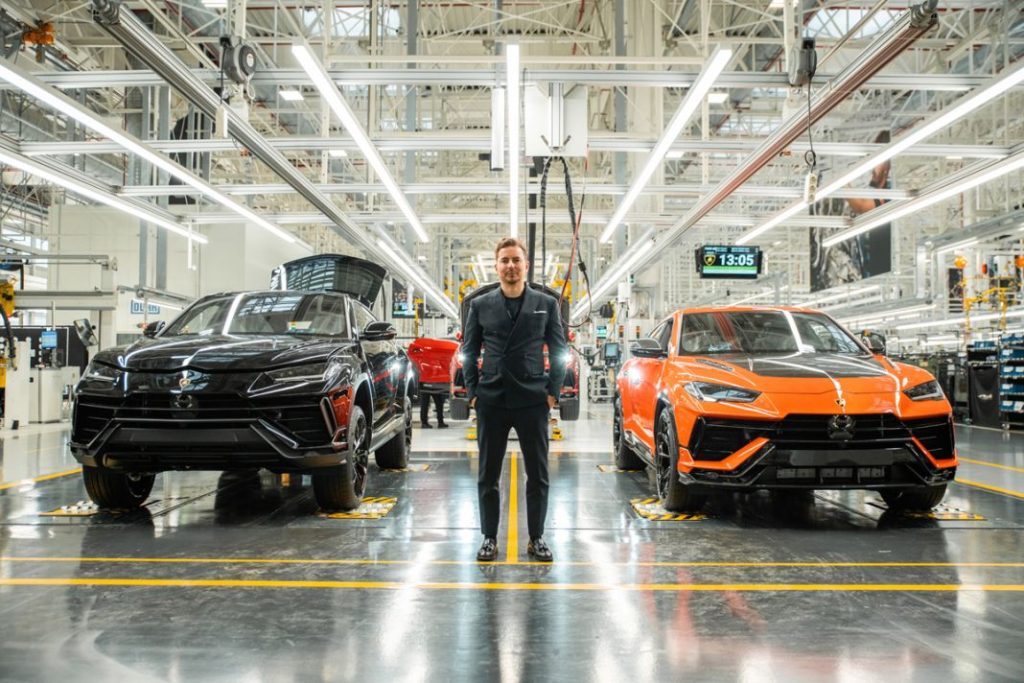 Jorge Lorenzo Lamborghini Urus13 Motor16