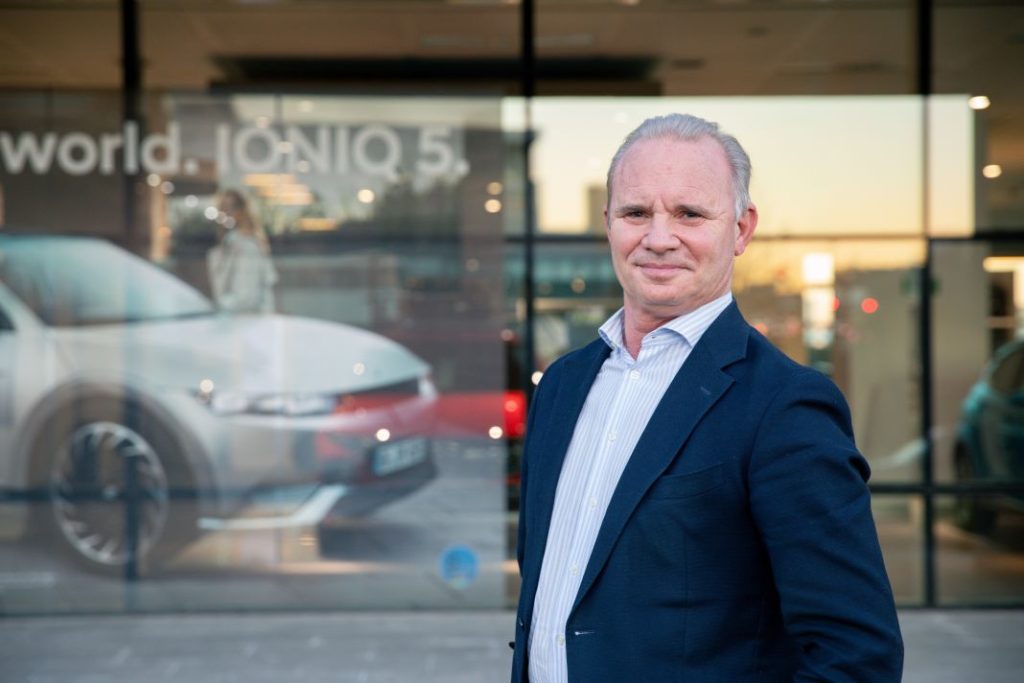 Leopoldo Satrústegui (Hyundai) «Tal vez se han lanzado muchos mensajes negativos, la gente tiene más miedo a comprar un eléctrico» 4 Motor16 LEOPOLDO SATRUSTEGUI HYUNDAI 2 Motor16