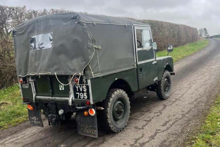 Este “falso” Ferrari 250 GT y otros cientos de automóviles clásicos buscan dueño 11 Motor16 Land Rover Series I 1955 1 Motor16
