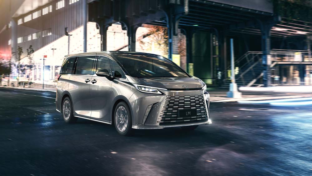 El informe independiente que eleva a los altares a Toyota 222 Motor16 Lexus LM 2 2 Motor16