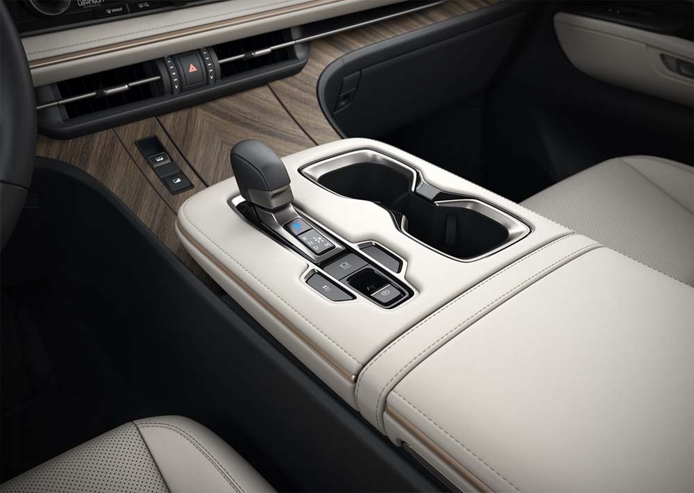 Lexus LM.