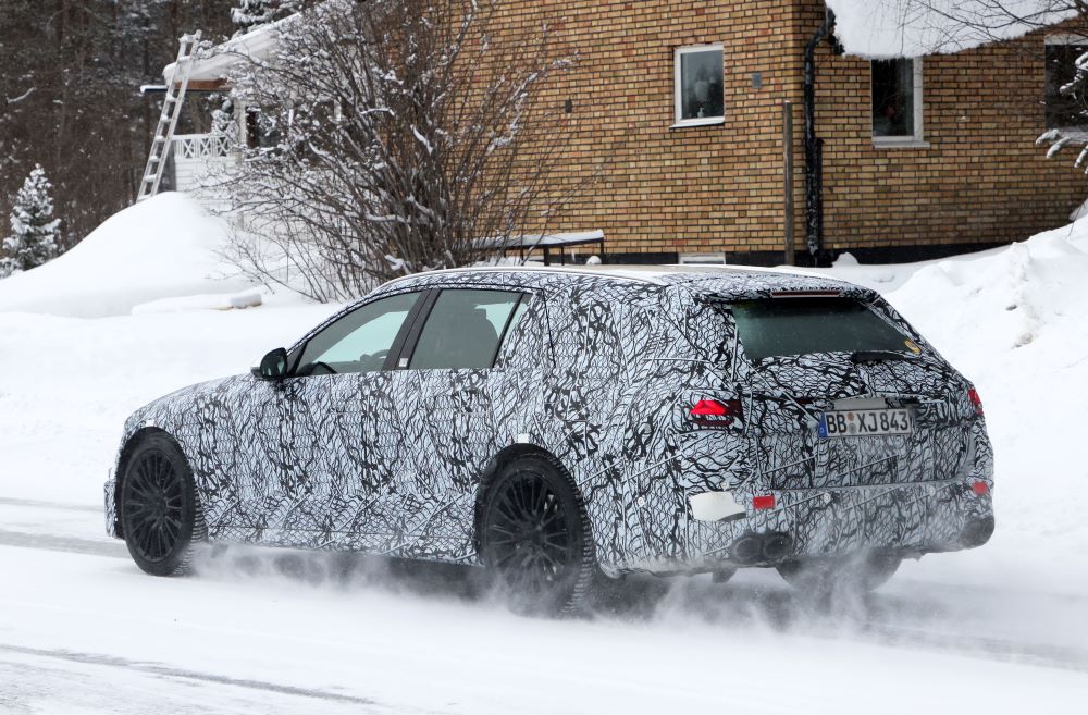 El Mercedes AMG E53 Estate se pone a punto en el frío 13 Motor16 Mercedes AMG E53 Wagon 12 Motor16