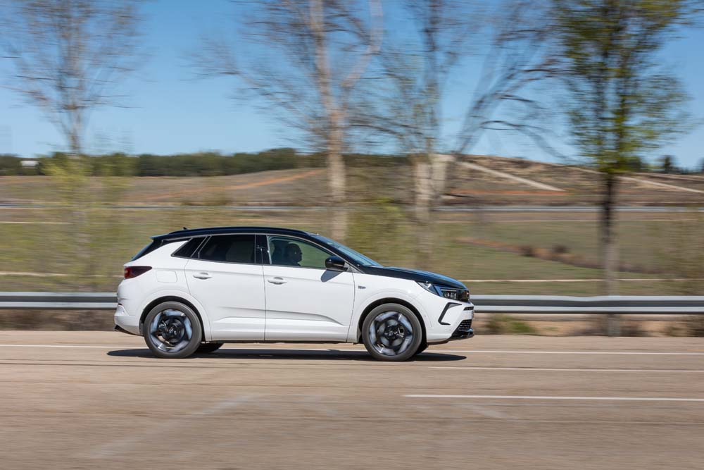 Prueba Opel Grandland GSe. Correr, pero sin derrochar 17 Motor16 Opel Grandland GSe 10 Motor16