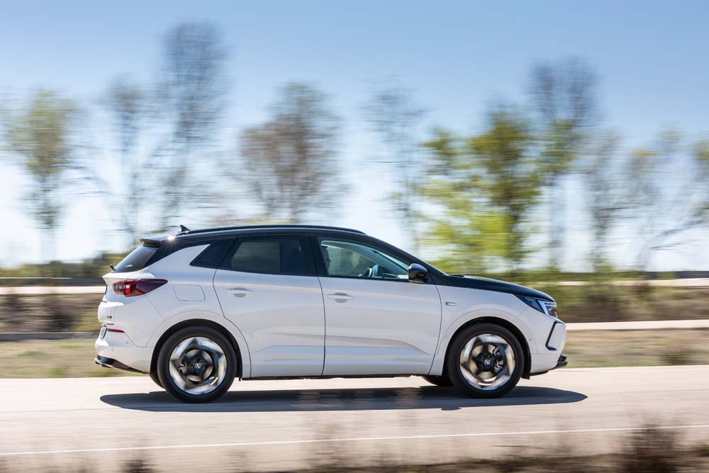 Prueba Opel Grandland GSe. Correr, pero sin derrochar 23 Motor16 Opel Grandland GSe 16 1 Motor16