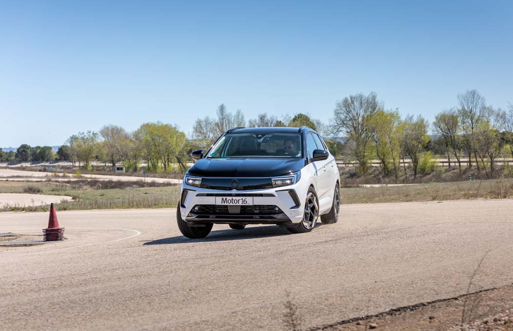 Prueba Opel Grandland GSe. Correr, pero sin derrochar 25 Motor16 Opel Grandland GSe 18 Motor16