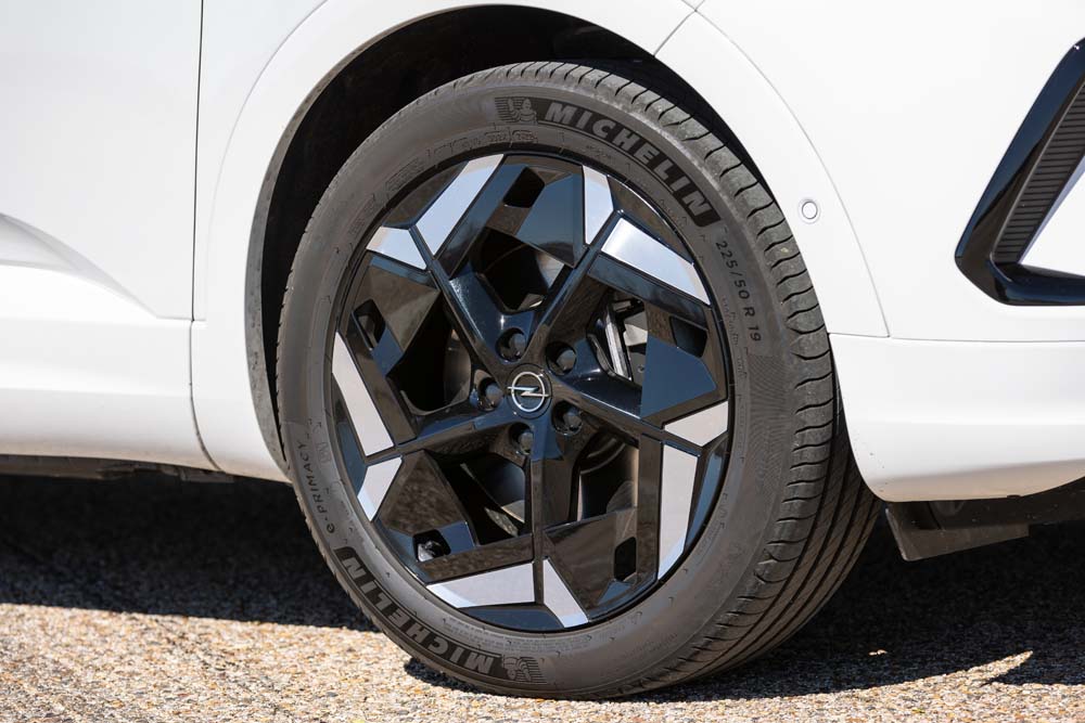 Prueba Opel Grandland GSe. Correr, pero sin derrochar 10 Motor16 Opel Grandland GSe 3 Motor16