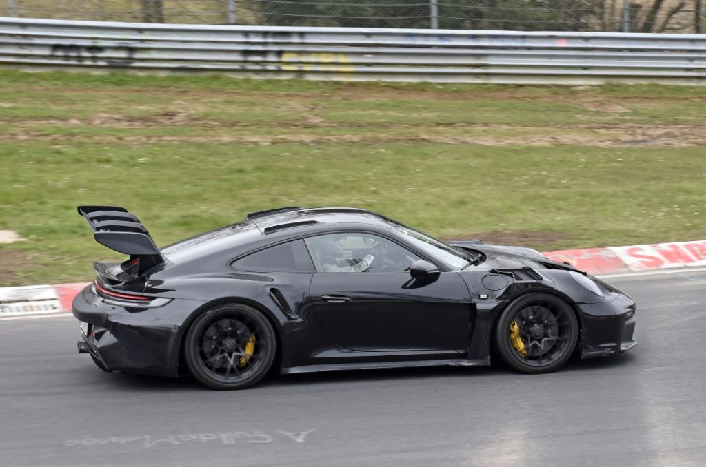Fotos espía del Porsche 911 GT2 RS, la bestia está de vuelta 1 Motor16 Porsche 911 GT2 RS Mule 10 Motor16