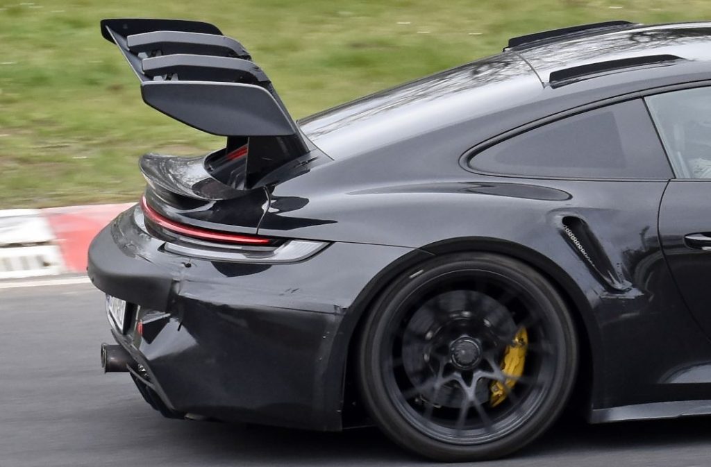 Fotos espía del Porsche 911 GT2 RS, la bestia está de vuelta 9 Motor16 Porsche 911 GT2 RS Mule 11 Motor16