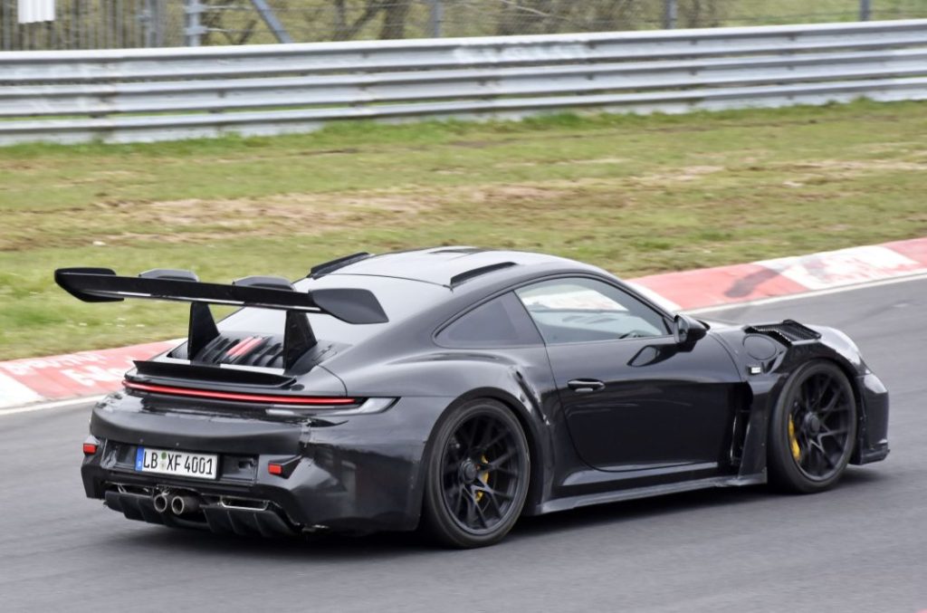 Fotos espía del Porsche 911 GT2 RS, la bestia está de vuelta 10 Motor16 Porsche 911 GT2 RS Mule 13 Motor16