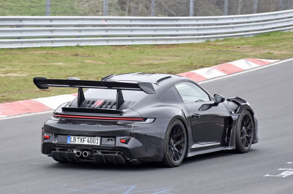 Fotos espía del Porsche 911 GT2 RS, la bestia está de vuelta 11 Motor16 Porsche 911 GT2 RS Mule 14 Motor16
