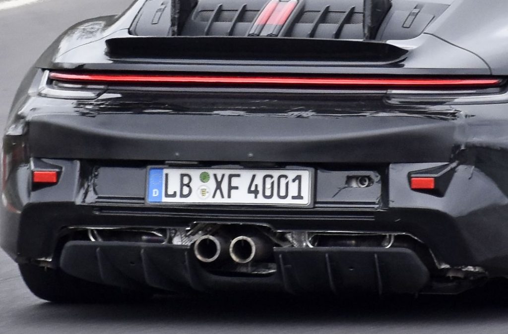 Fotos espía del Porsche 911 GT2 RS, la bestia está de vuelta 13 Motor16 Porsche 911 GT2 RS Mule 17 Motor16