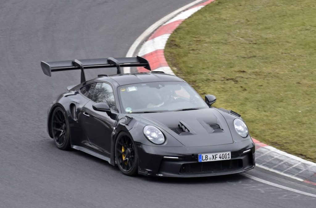 Fotos espía del Porsche 911 GT2 RS, la bestia está de vuelta 5 Motor16 Porsche 911 GT2 RS Mule 6 Motor16