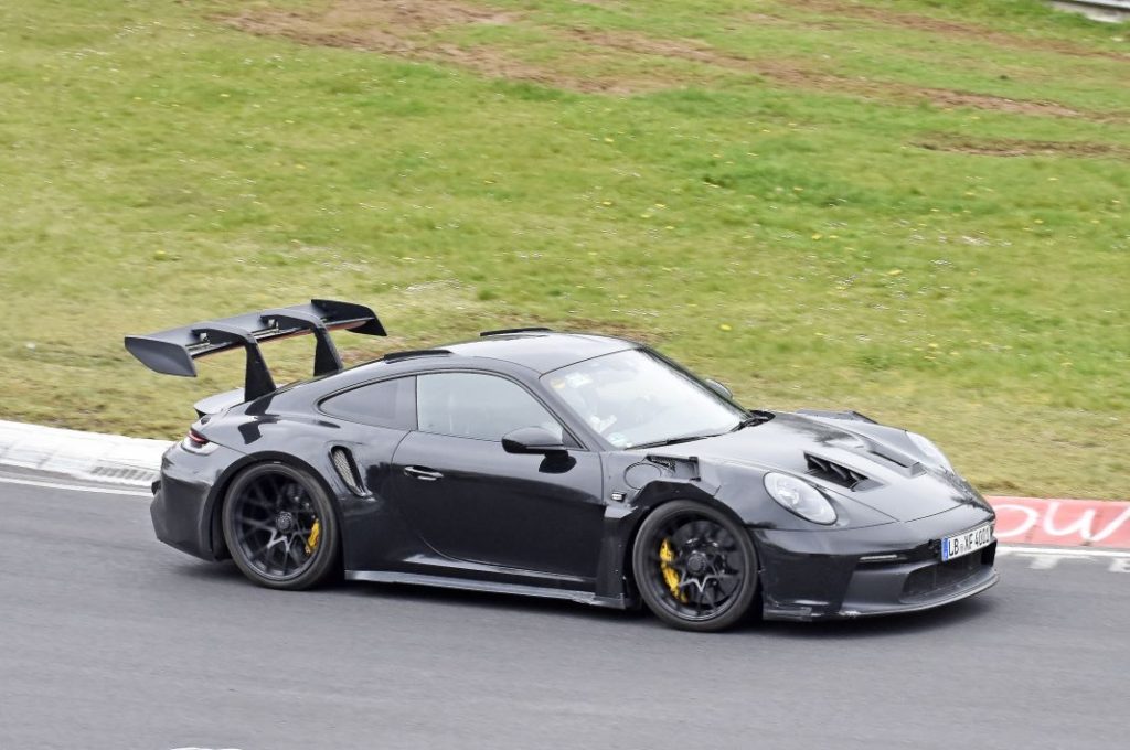 Fotos espía del Porsche 911 GT2 RS, la bestia está de vuelta 6 Motor16 Porsche 911 GT2 RS Mule 8