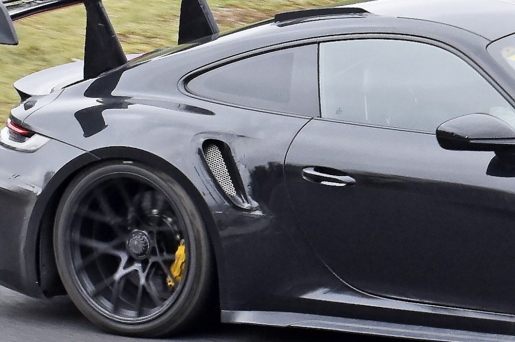 Fotos espía del Porsche 911 GT2 RS, la bestia está de vuelta 7 Motor16 Porsche 911 GT2 RS Mule 9 Motor16