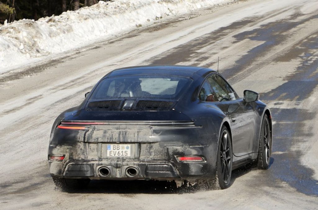 Fotos espía del Porsche 911 más interesante, que lo será aún más 2 Motor16 Porsche 992.2 GTS 13