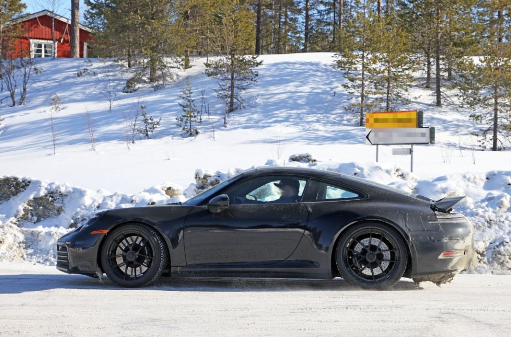 Fotos espía del Porsche 911 más interesante, que lo será aún más 1 Motor16 Porsche 992.2 GTS 18