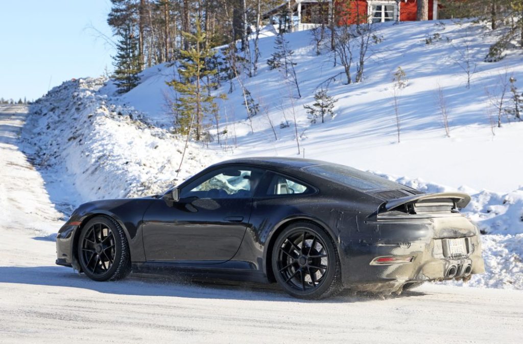 Fotos espía del Porsche 911 más interesante, que lo será aún más 13 Motor16 Porsche 992.2 GTS 19 Motor16