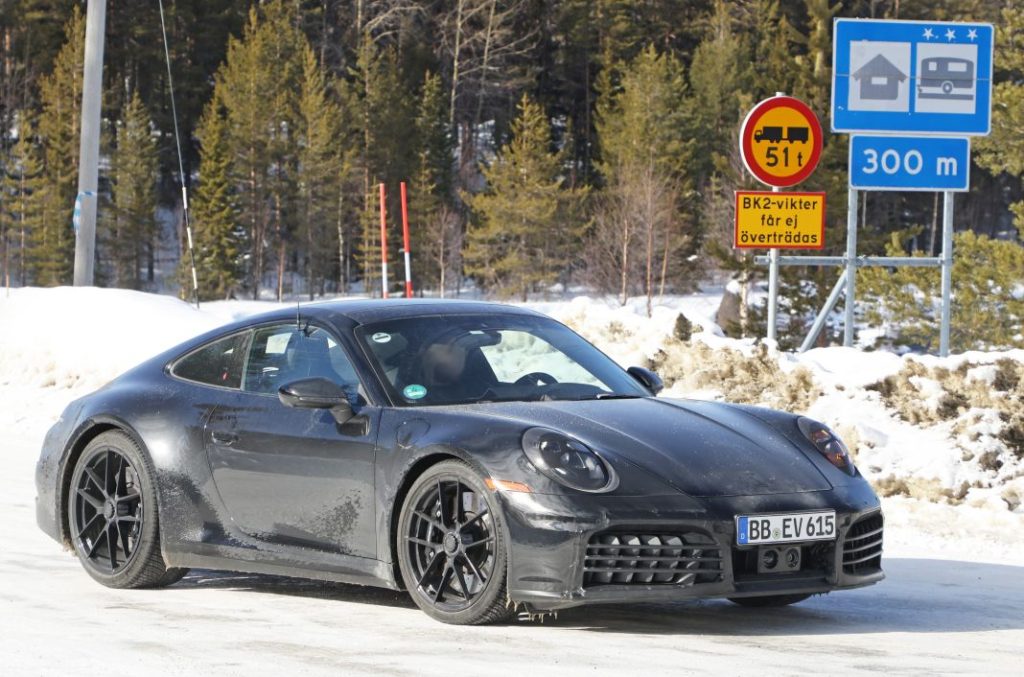 Fotos espía del Porsche 911 más interesante, que lo será aún más 3 Motor16 Porsche 992.2 GTS 4 Motor16