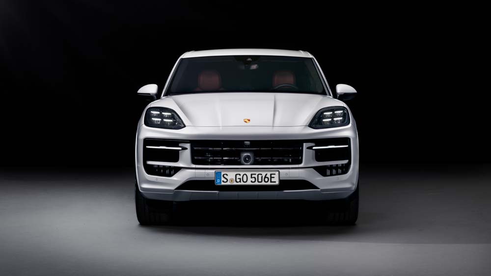 Precios del Porsche Cayenne. Y de cinco opciones que cuestan como un Mini Cooper SE 1 Motor16 2023 Porsche Cayenne. Imagen estudio frontal.