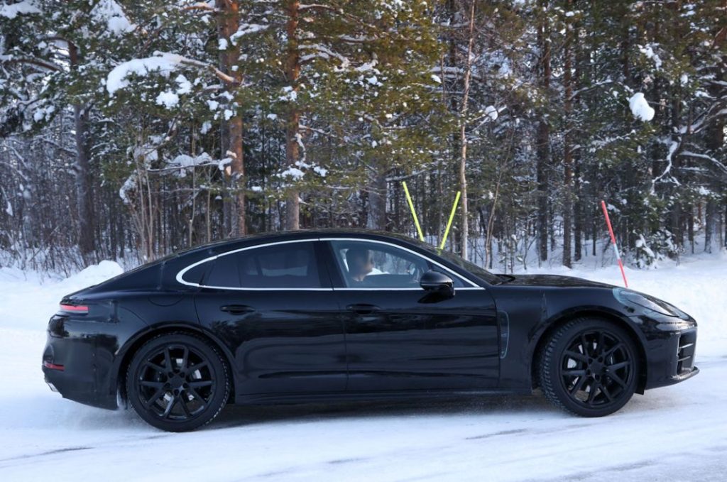 El Porsche Panamera, espiado por fuera y por dentro 17 Motor16 Porsche Panamera 15 Motor16