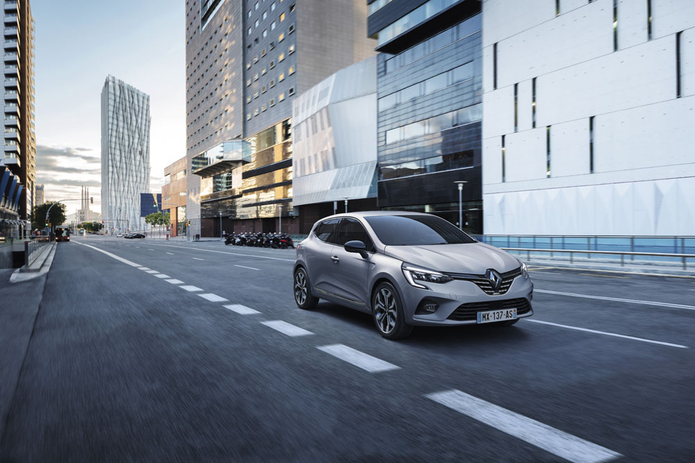 Renault Clio: tres décadas de éxitos y a punto para la nueva generación 29 Motor16 RENAULT CLIO V E TECH Motor16