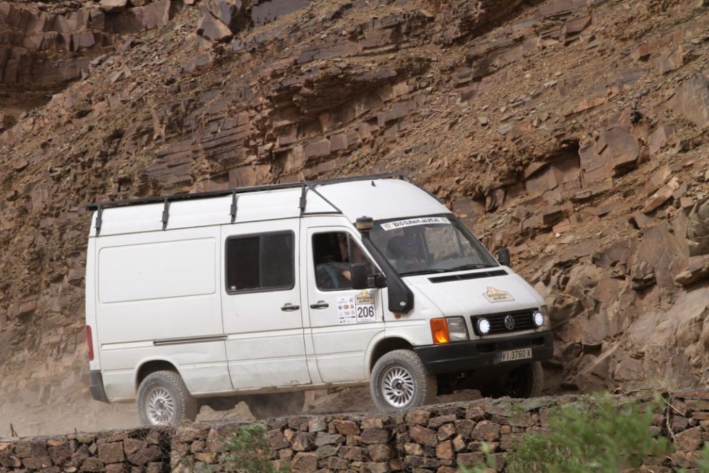 Los coches del XX Raid Clásicos del Atlas: del Jeep Wrangler al Renault 4 12 Motor16 Raid Clasicos del Atlas 3o 4x2 1 Motor16