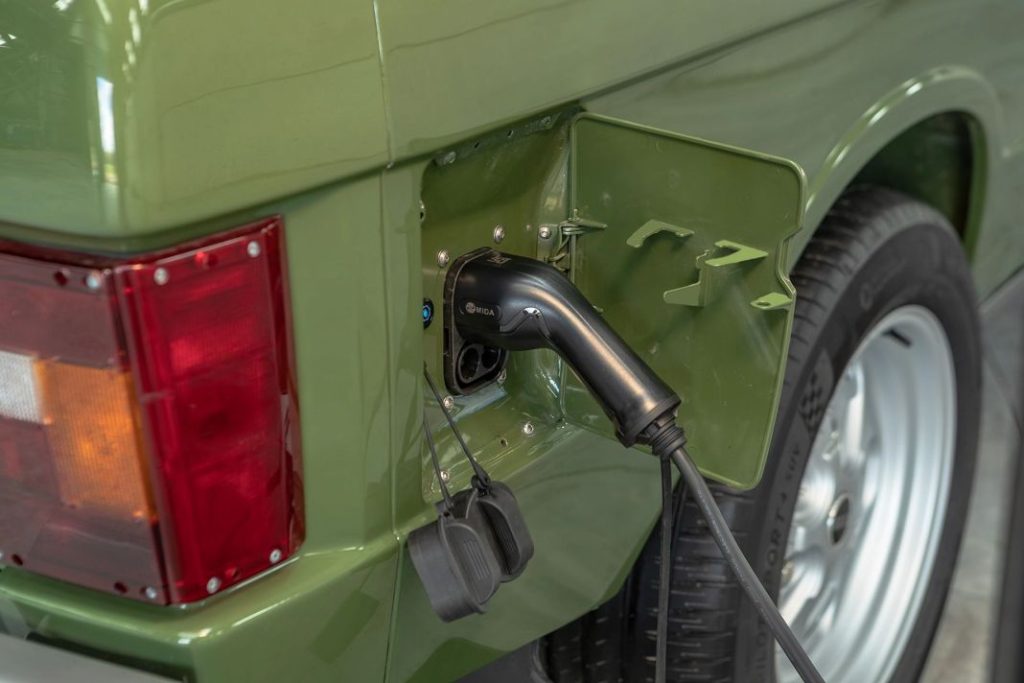 Range Rover clásico con motor Tesla: la locura genial de la semana 4 Motor16 Range Rover electrico inverted 1 Motor16