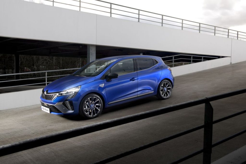 Renault Clio 2024: Nuevo diseño, híbrido mejorado y estética Alpine 7 Motor16 Renault Clio 2024 32 Motor16