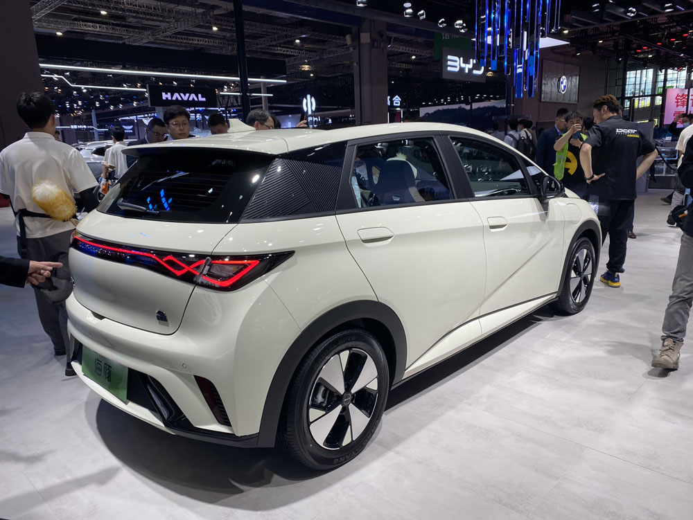 SALON DE SHANGHAI BYD DOLPHIN 1 Motor16