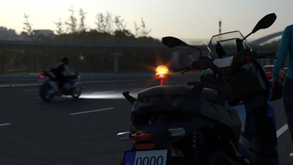La V16 conectada y el casco geolocalizado, grandes aliados de los motociclistas en las carreteras españolas 1 Motor16 V16 Motor16