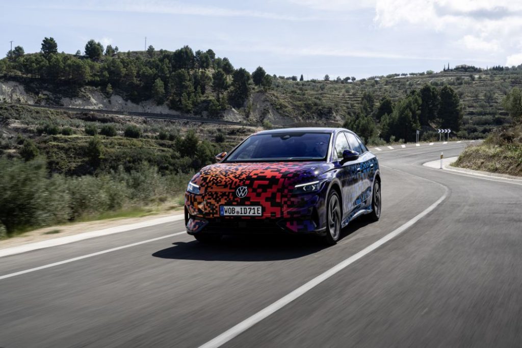 Prueba del Volkswagen ID.7 pre-serie camuflado 14 Motor16 Volkswagen ID 7 camuflaje pre drive 11 Motor16