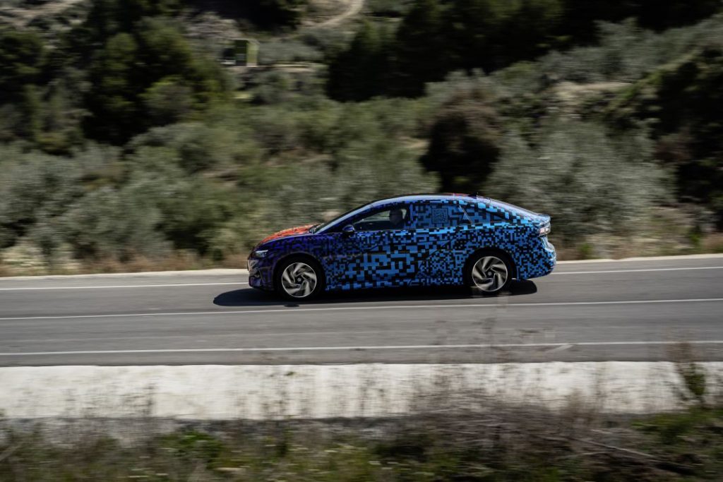 Prueba del Volkswagen ID.7 pre-serie camuflado 18 Motor16 Volkswagen ID 7 camuflaje pre drive 7 Motor16