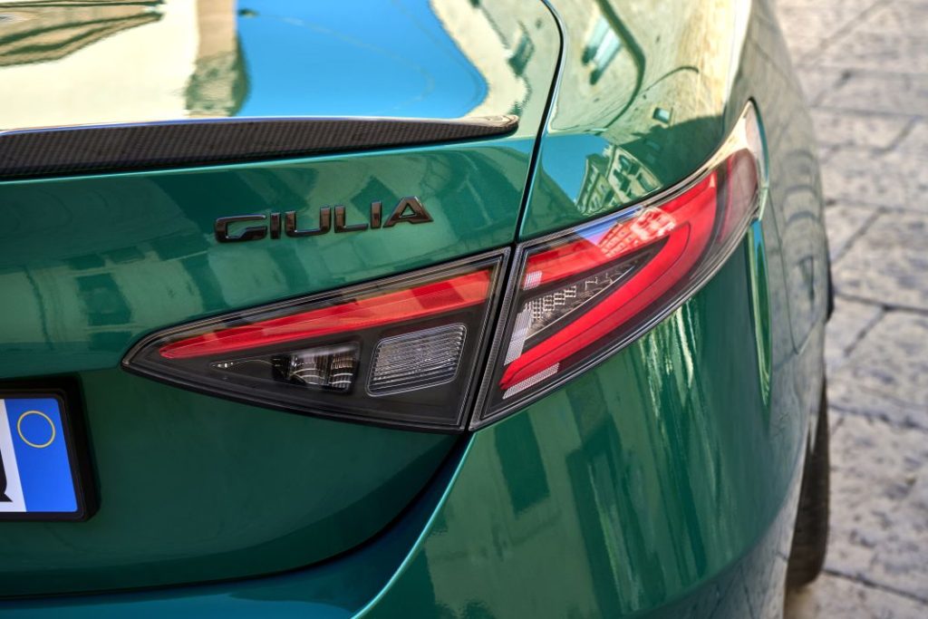 alfa romeo giulia quadrifoglio 100 anniversario stelvio 21 Motor16