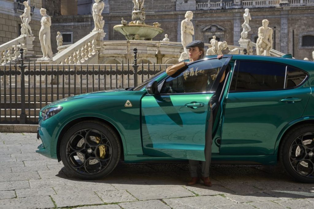 alfa romeo giulia quadrifoglio 100 anniversario stelvio 30 Motor16