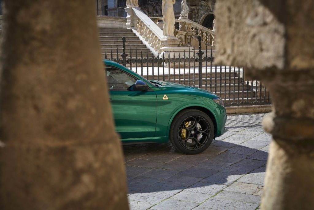 alfa romeo giulia quadrifoglio 100 anniversario stelvio 31 Motor16