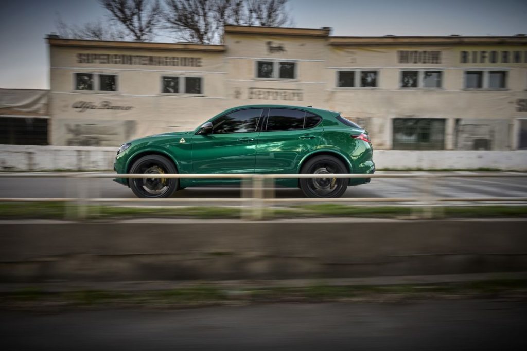 alfa romeo giulia quadrifoglio 100 anniversario stelvio 32 Motor16