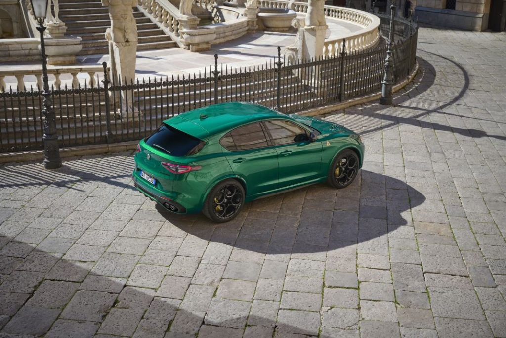 alfa romeo giulia quadrifoglio 100 anniversario stelvio 37 Motor16