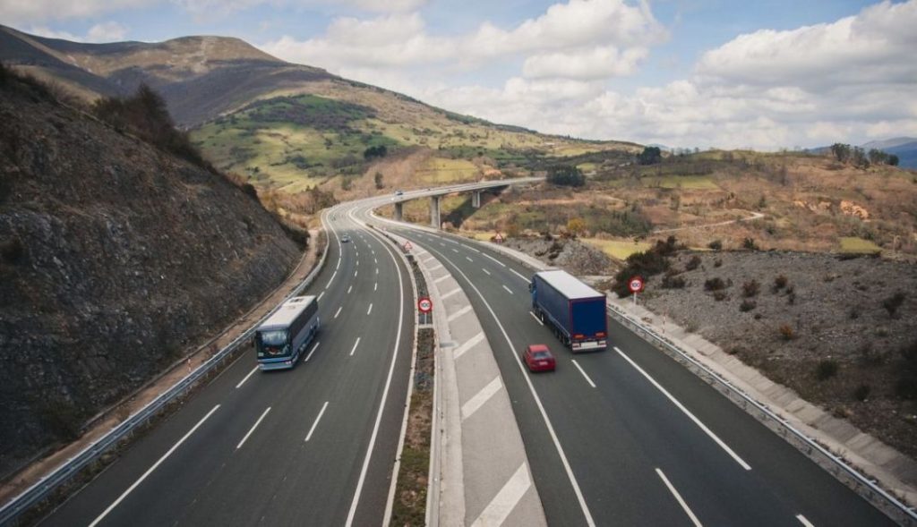 El cambio más radical que verás llegar a las autopistas y autovías este mismo verano 3 Motor16 bajar velocidad