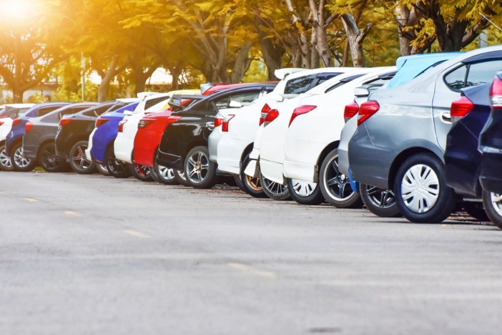 coches aparcados3 Motor16