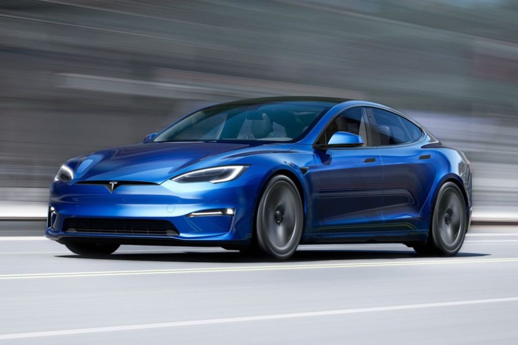 Coches eléctricos: la DGT señala que recorren de media más kilómetros al año que los coches térmicos.