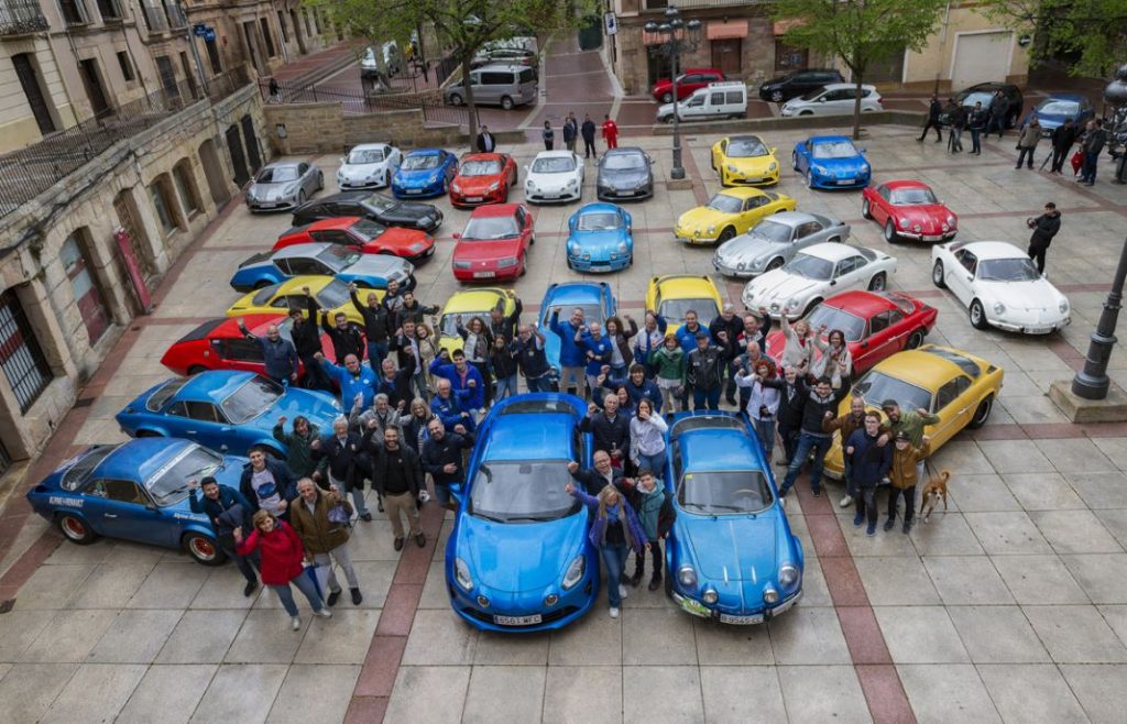 Medio centenar de modelos Alpine se dieron cita en Molina de Aragón.