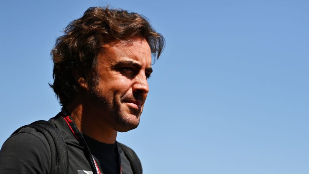 Fernando Alonso cumple su promesa y se rasca el bolsillo por sus compañeros 8 Motor16 piloto