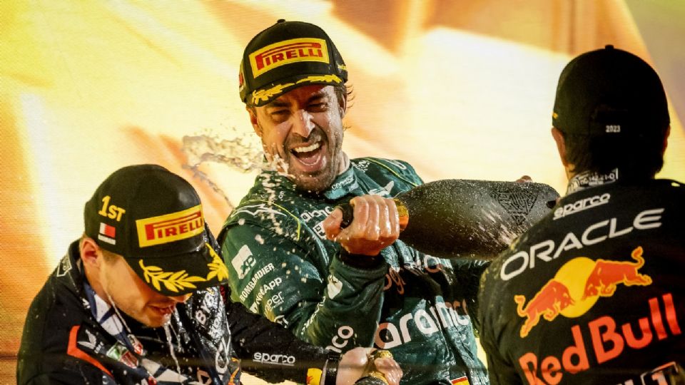 Fernando Alonso cumple su promesa y se rasca el bolsillo por sus compañeros 10 Motor16 equipo