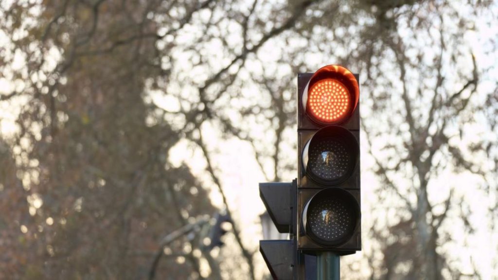 La última ocurrencia de la DGT: llegan los semáforos con cuatro colores 129 Motor16 objetivo