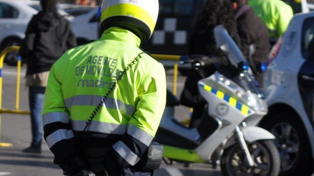La prenda con la que no salen a patrullar los agentes de Tráfico de la Guardia Civil. Y se lo exigen a Pere Navarro 22 Motor16 protección