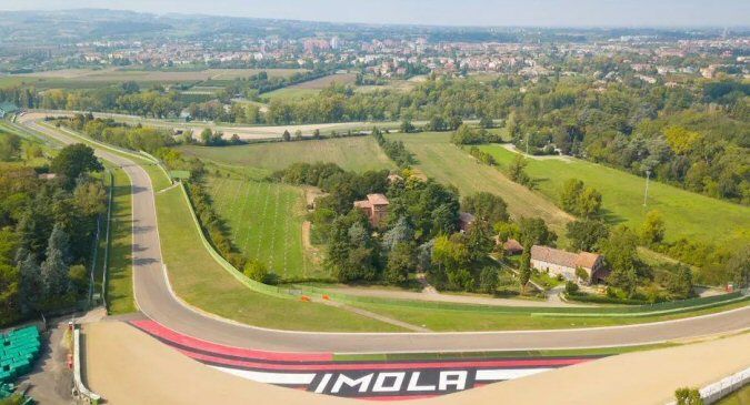 Este impresionante circuito organiza la boda perfecta para todo 'petrolhead'. Y a buen precio 148 Motor16 boda en imola