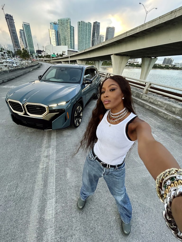 La modelo que está detrás del lanzamiento del nuevo BMW XM 1 Motor16 naomi campbell BMW2 Motor16