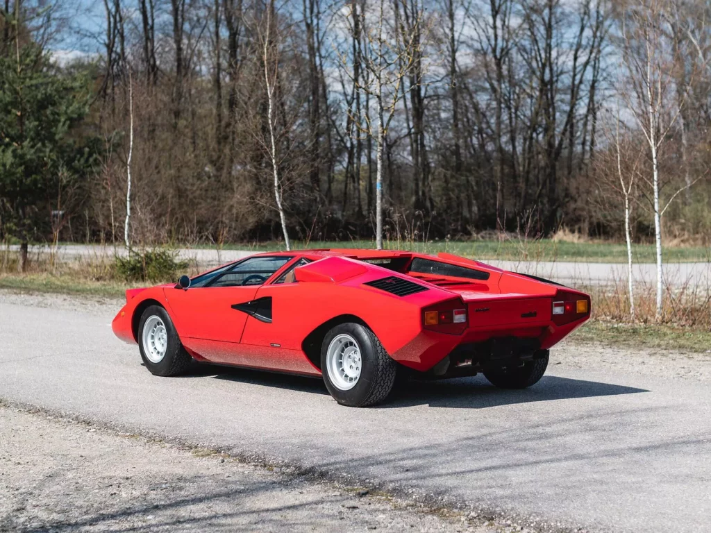 1977 Lamborghini Countach LP400 Periscopio Rod Stewart. Imagen estática trasera.