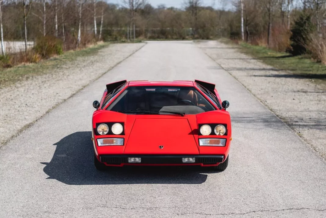 1977 Lamborghini Countach LP400 Periscopio Rod Stewart. Imagen portada.